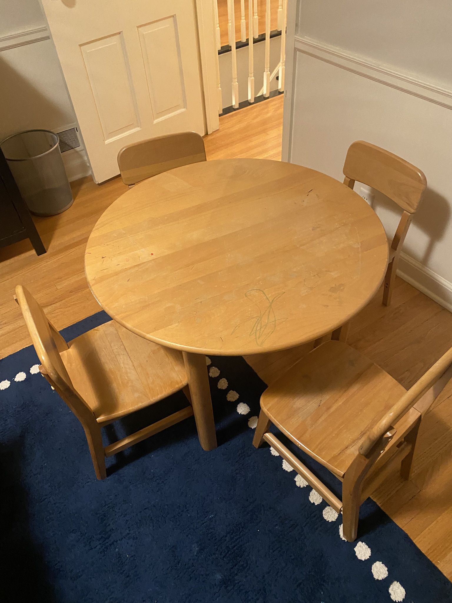 Kids Table w/ Chairs