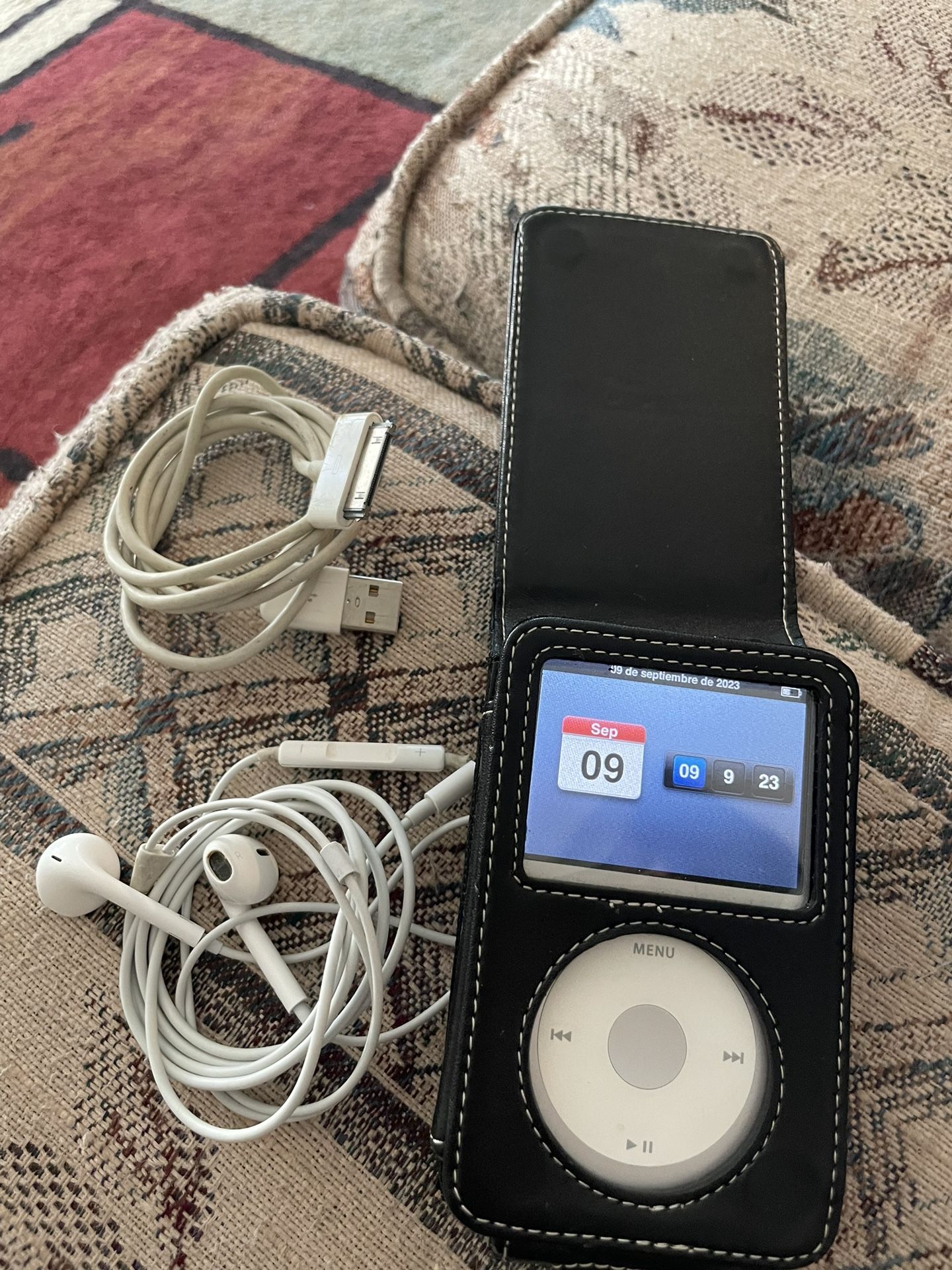 Apple iPod 80GB Classic 6th Generation A1238 MP3 Player Silver MB029LL TESTED