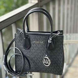 BRAND NEW W/TAGS STILL ON!  MK (Michael Kors) Woman Cross Body Satchel Messanger Bag/Hand Bag