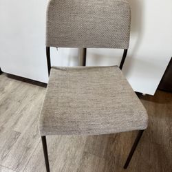 4 Chairs W-cover 