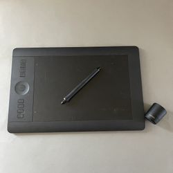 Wacom Intuos Pro Medium Digital Graphic Drawing Tablet