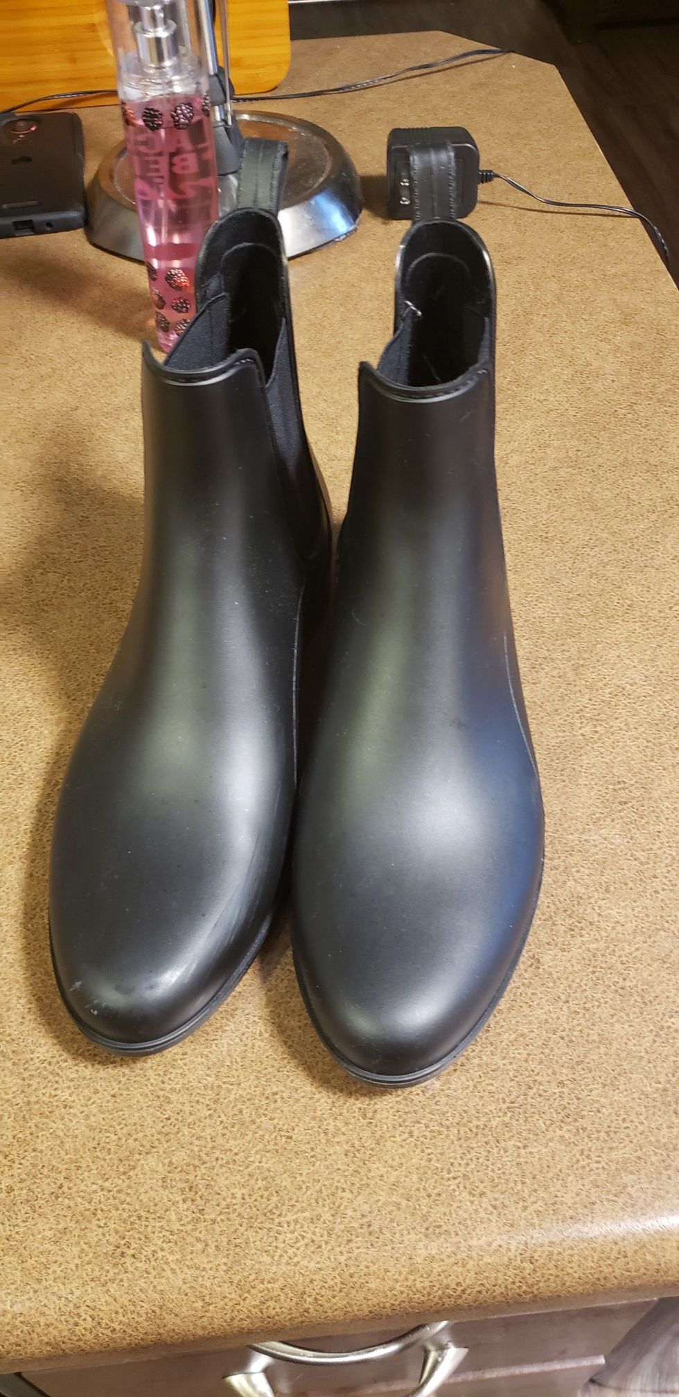 Womans size 11 rain boot in Amazing condition.