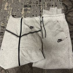 Nike Tech Set