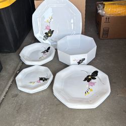 Arcopal  from France Full 17 Piece Dinner Set Including Bowl