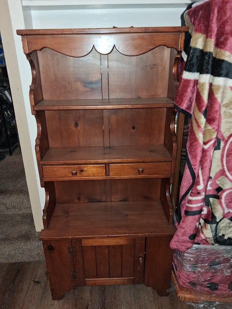 Cabinet / Shelves
