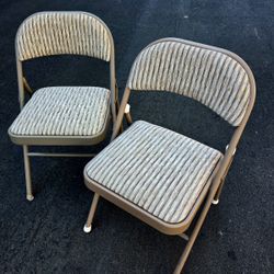 4 Foldable Cushioned Chairs 