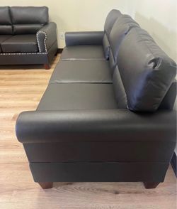 New Espresso Nailhead Couch and Loveseat! Free Delivery 🚚!
