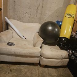 Oversized Chair With Ottoman 