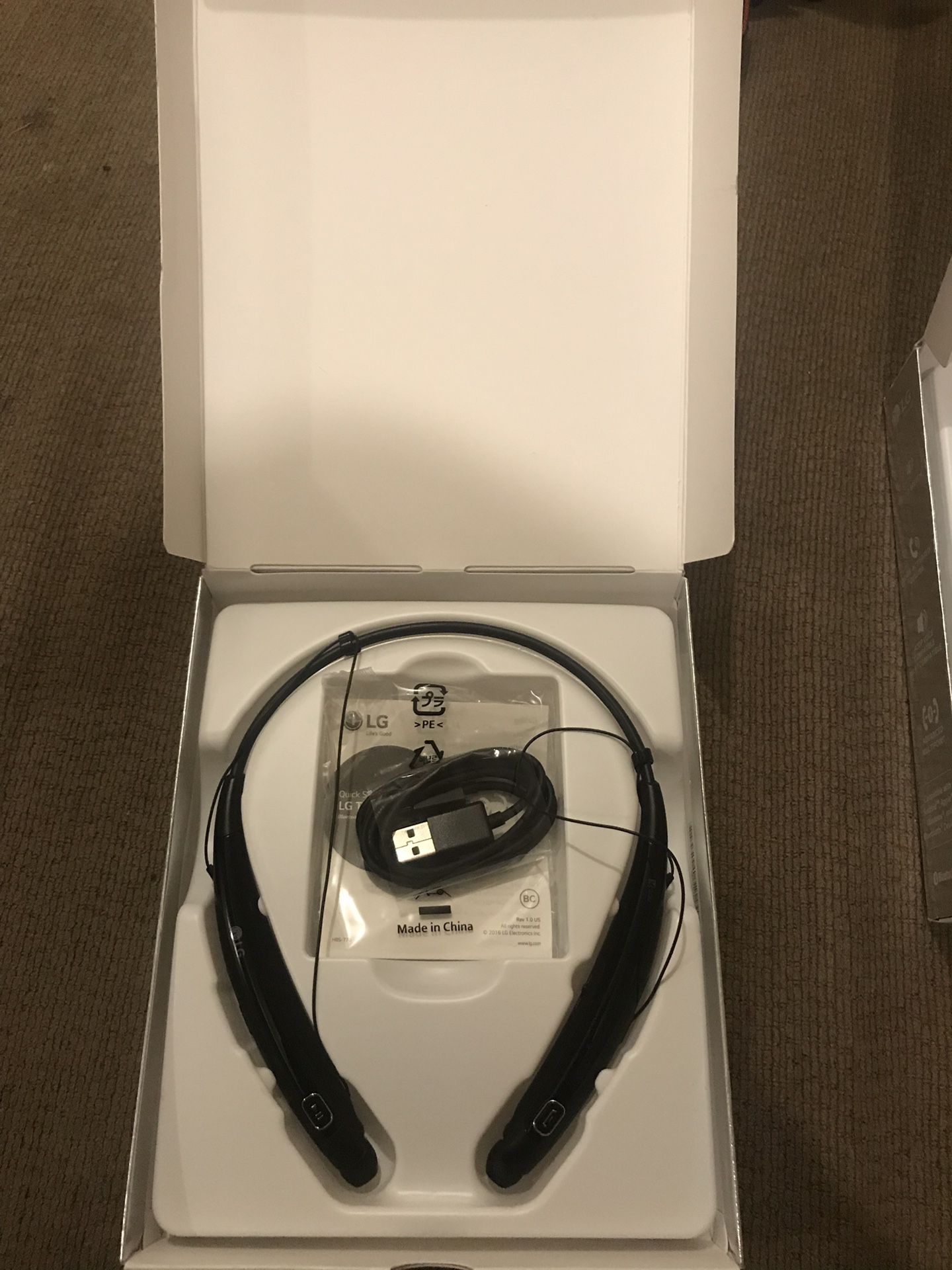 Original LG HBS 770 headphones , Android and iPhones compact able