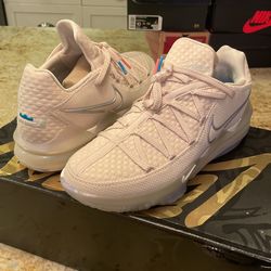 LeBron 17 Low