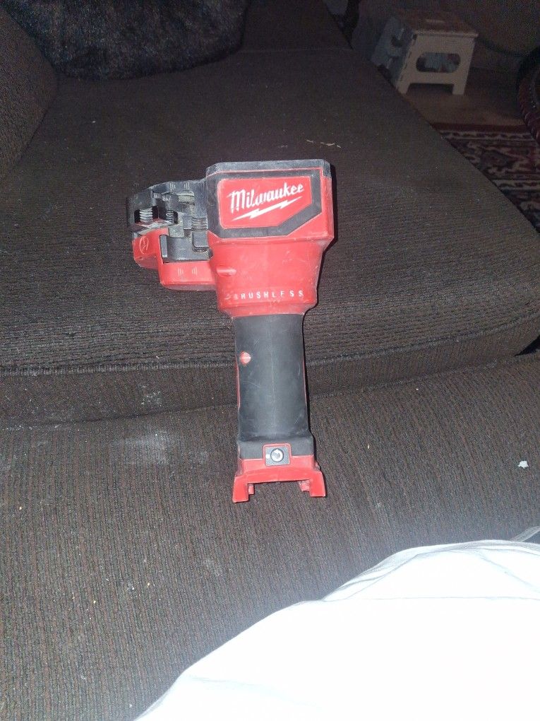 Milwaukee Rod Cutter