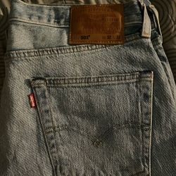 32x32 Light Blue 501s Straight Leg 