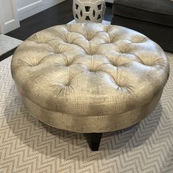 42” Round Tufted ottoman /coffee Table 