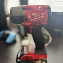 Milwaukee M18 FUEL 1/2 Impact Wrench With 3.0 High Output Battery 