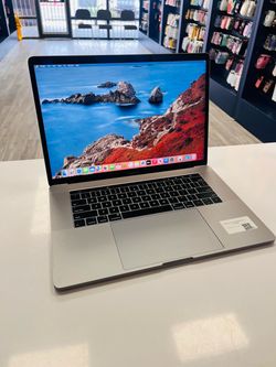 MacBook 15inch 2018 16GBram i7 1TB
