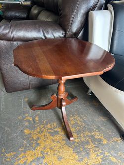 Lane furniture Wood Pedestal Side Table