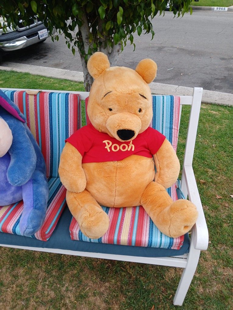 WINNIE THE POOH /EEORE Props