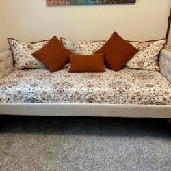 Tufted  Chesterfield Daybed + 2 Cover Sets 