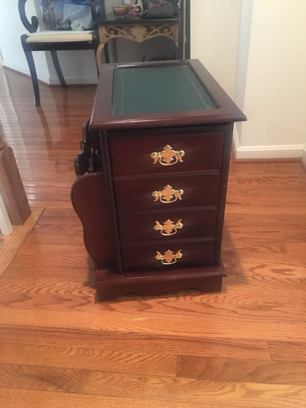 Wood End Table w/ Magazine Rack