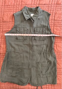 a new day Olive Green Utility Sleeveless Vest. SIZE L