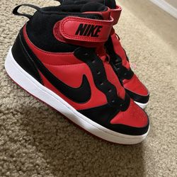 Size 5 Nike Shoes Red Black