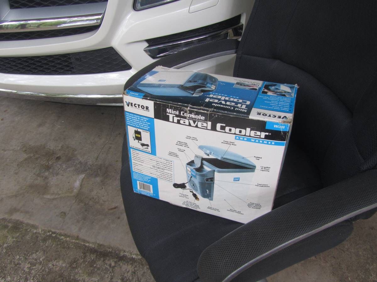 Vector Mini Console Travel Cooler & Warmer VEC222 Mini Console 12 Volt DC 4A