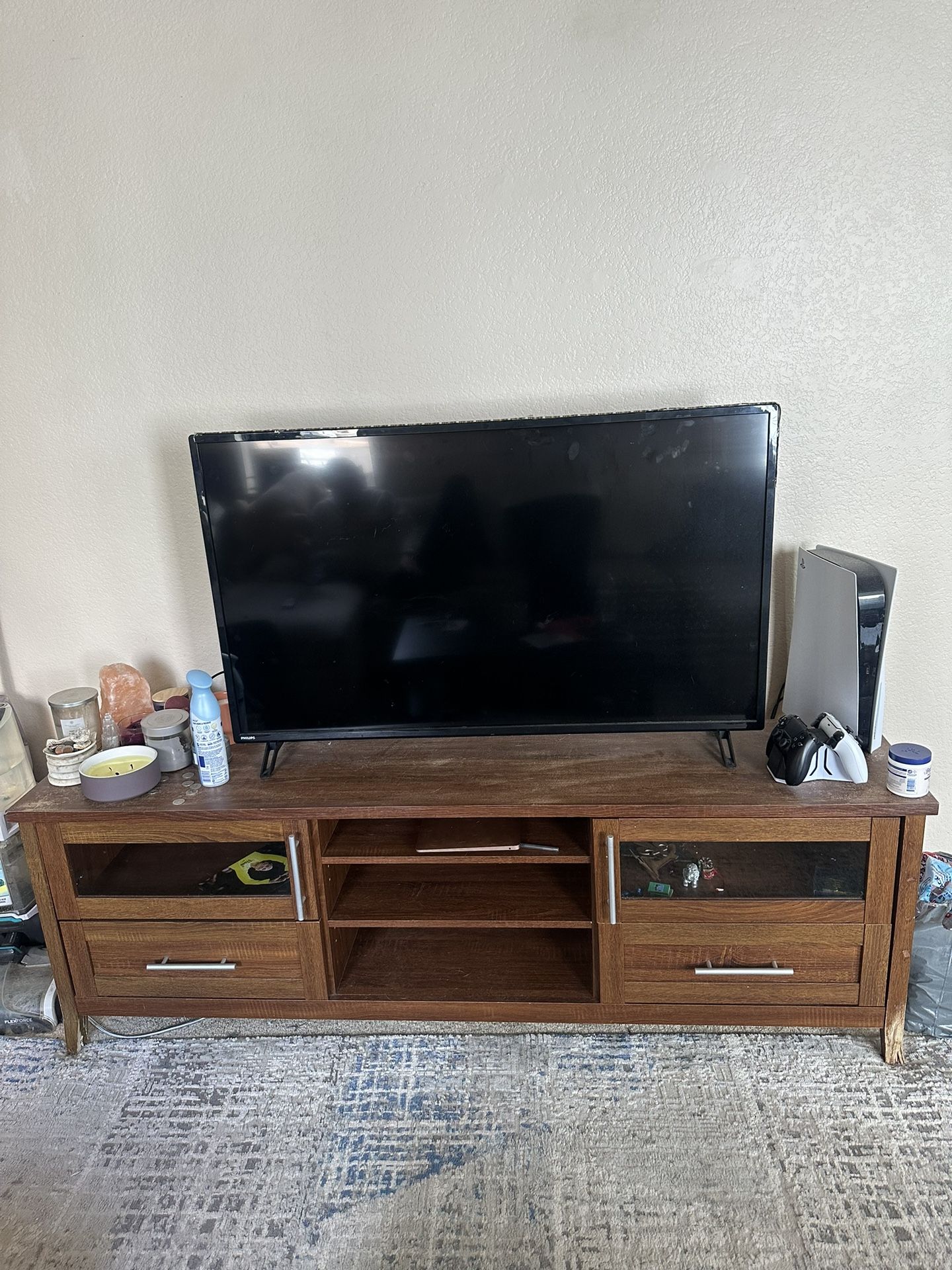 TV STAND MOVING OUT EVERYTHING MUST GO PICKUP ONLY PRICE NEGOTIABLE