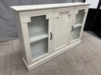 Cottage Style Whitewashed 3-Door Sideboard