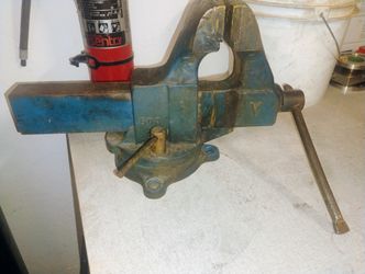 Vintage Yost #503  4 1/2" Bench Vise 
