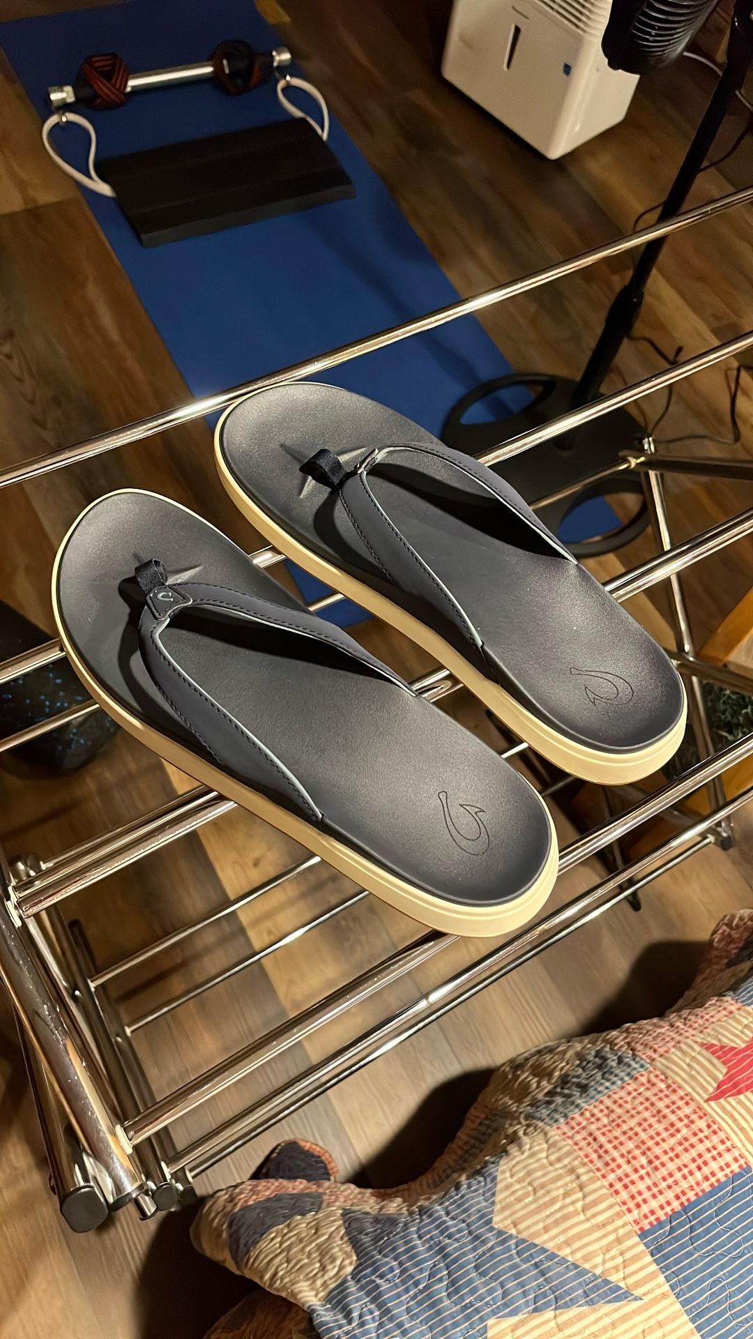 Women’s O’lukai Flip Flips Navy Size 11