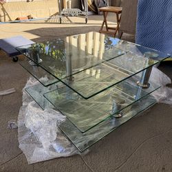 Glass Cocktail Table / Coffee table
