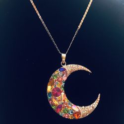 Silver moon pendant with necklace