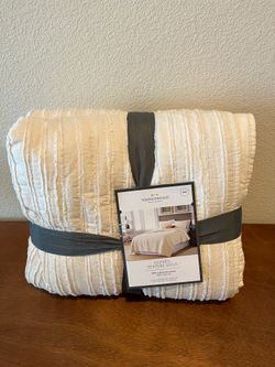 New King Clipped Textured Quilt Natural-Threshold