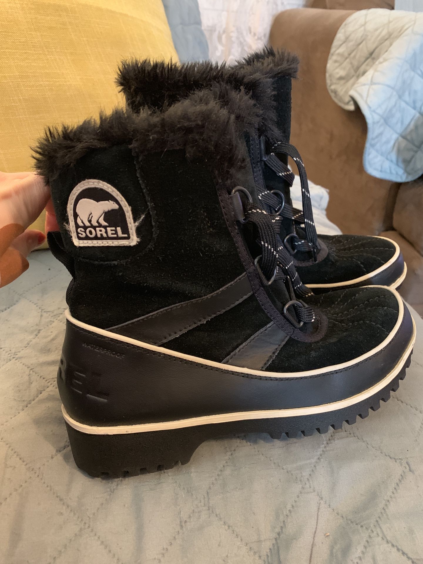 $190 Sorel black winter boots size 7