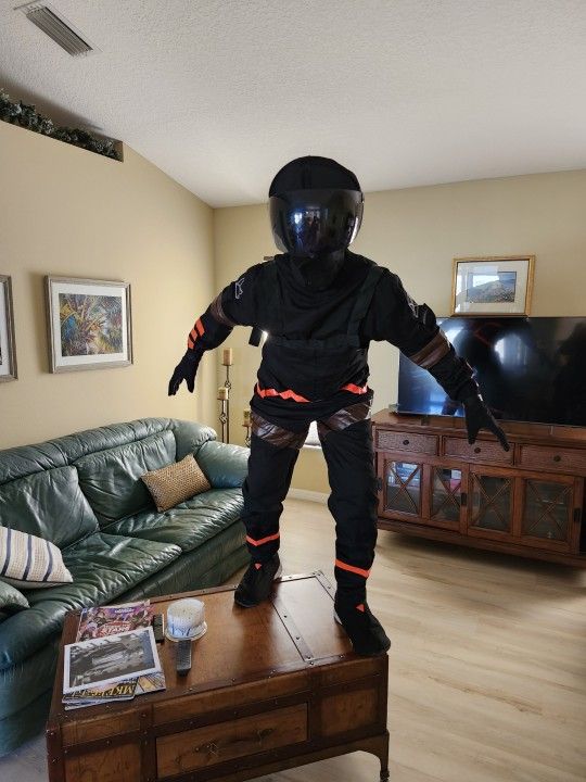 HALLOWEEN!! - AWESOME COSTUME - MALE OR FEMALE - FUTURISTIC - ONLY $40 OBO