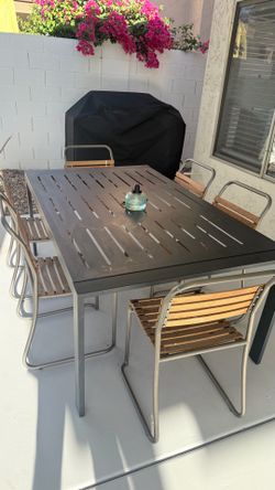 Outdoor table and 6 chairs