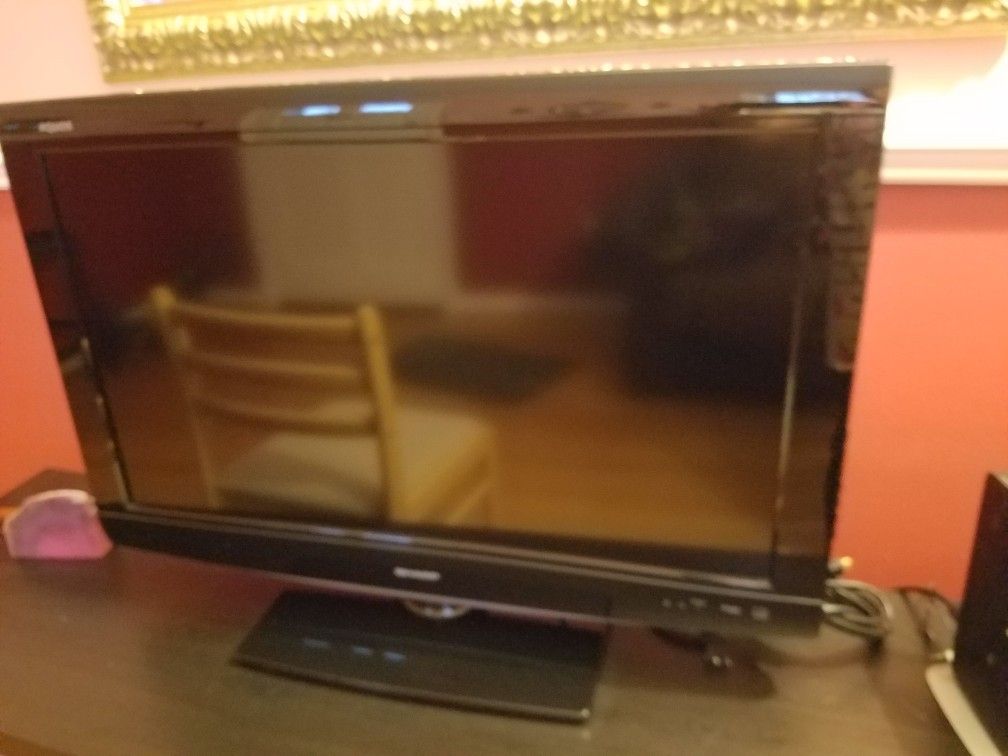 SHARP 32 INCH TV & MIRROR