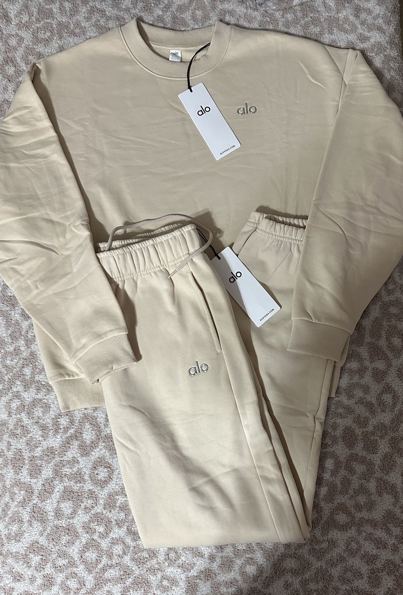 Alo Oatmilk Crewneck Sweater and Sweatpants Set $150 **READ DESCRIPTION**