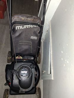 Murray Lawnmower w/ bag