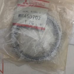 MR450703. 
Mitsubishi Motors O ring exhaust 