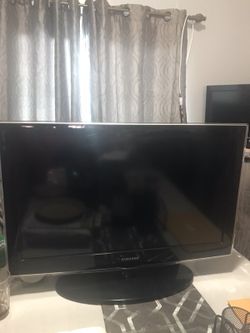 Samsung LCD HD like new tv 32in nice like new