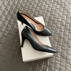 Size 8.5 Taryn Rose Black Leather High Heels (mint)