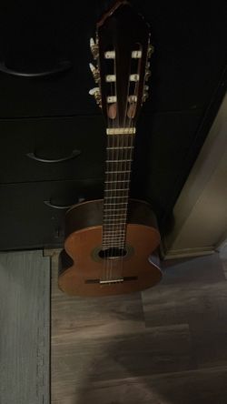 Lucero LC200S Natural Classical Acoustic Guitar