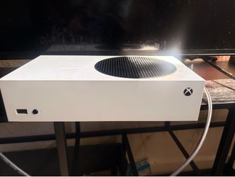 New Xbox (barely used) read description