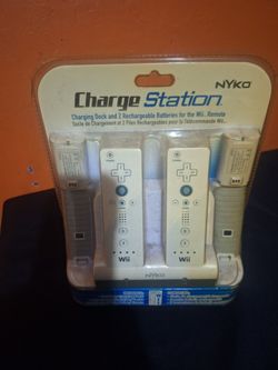 Nintendo charge station.  NYKO CO.  Charge dock. 2 rechargeable batteries Wii  Remote