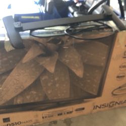 Insignia NS-40D510NA21 40-inch LED TV with full 1080p HD resolution.