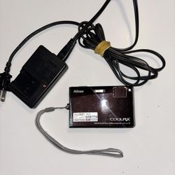 Excellent condition, working Nikon COOLPIX S60 with 3.5-inch LCD