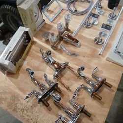 Moen. Faucets  Hangers.  N E W