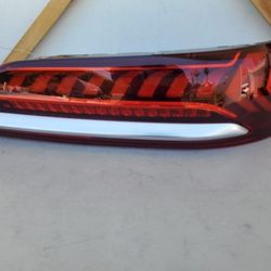2020 -2023 AUDI Q7 Q-7 RIGHT TAILAMP
TAIL LAMP LIGHT PASSENGER SIDE LED
GENUINE USED OEM. B2