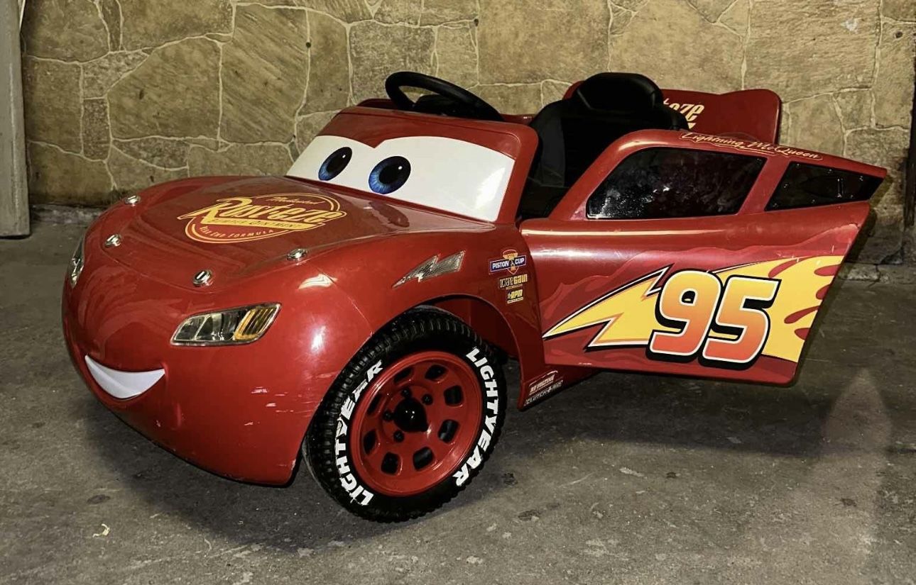 Lighting McQueen Ride On Car